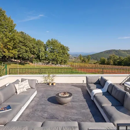 Cypress Hill Holiday home